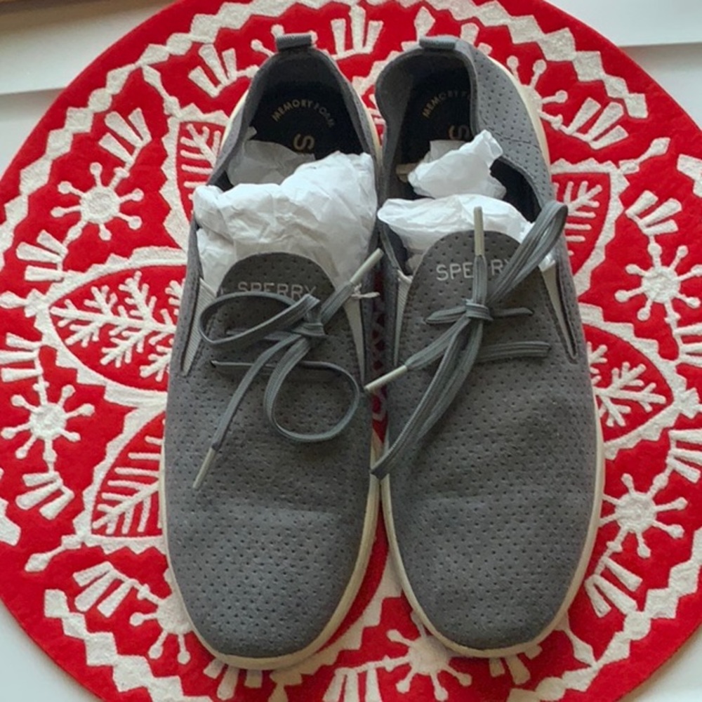 SPERRY sneakers.
